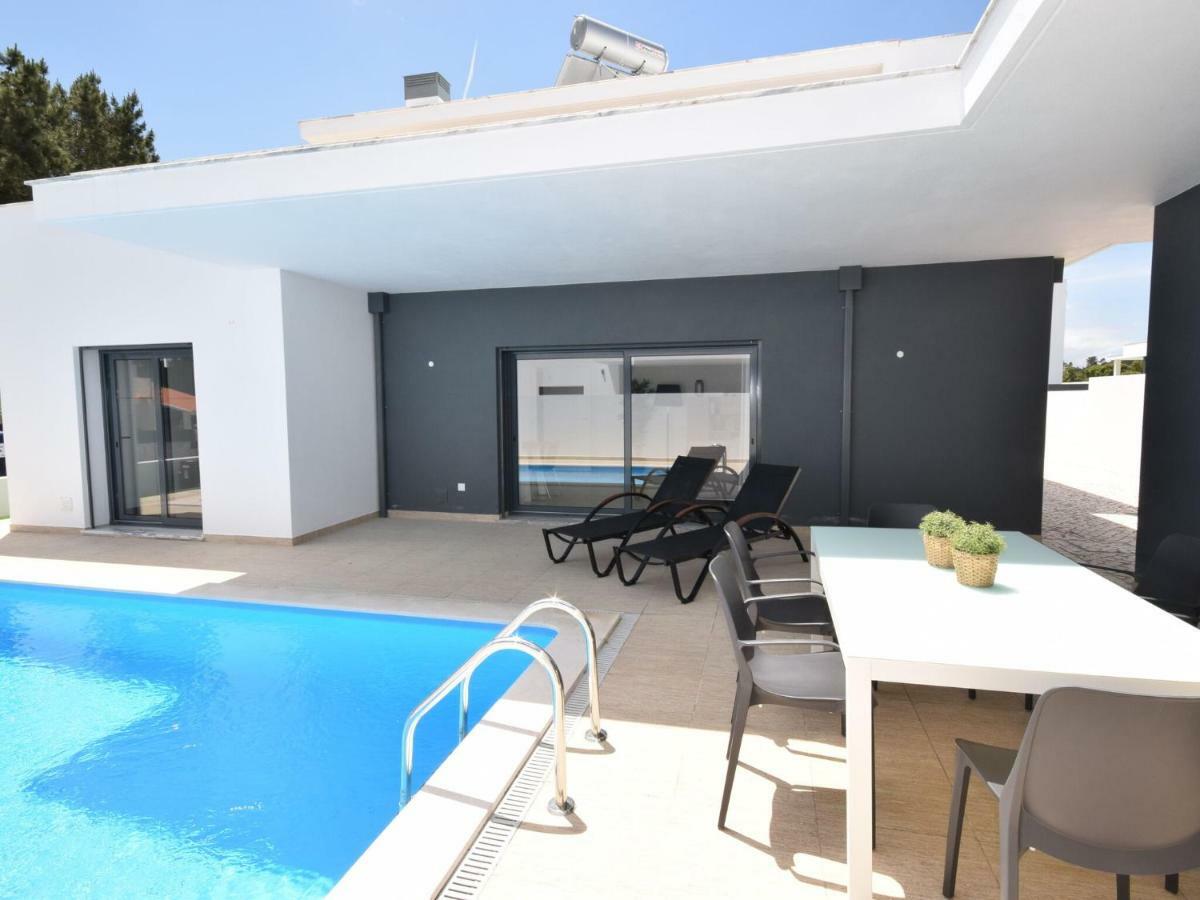 Modern Villa With Private Pool Near The Beautiful Beach Of Foz De Arelho Nadadouro Exterior photo